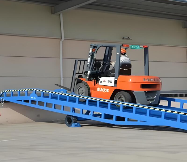 大兴安岭移动式卸货平台（叉车用）